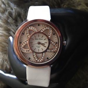 Ladies Mei Han rhinestone leather band watch